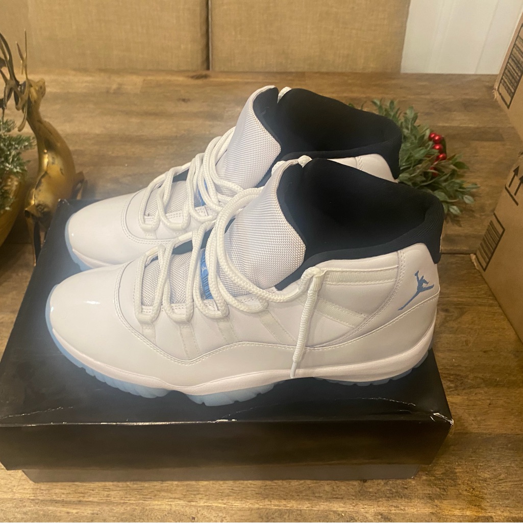 Men Jordan 11